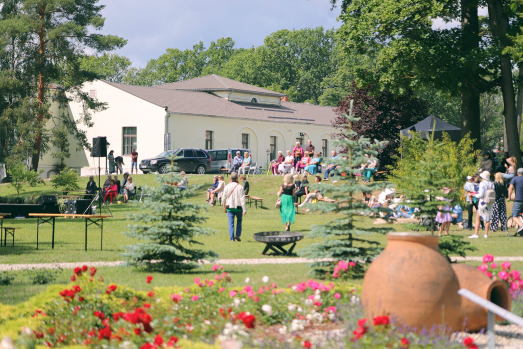 Sarkanās pils parks.
Autors: Foto: Herta Pugača