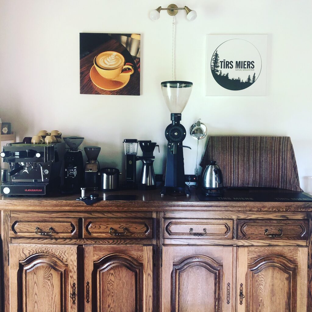 "Tīrs miers" Rankā.