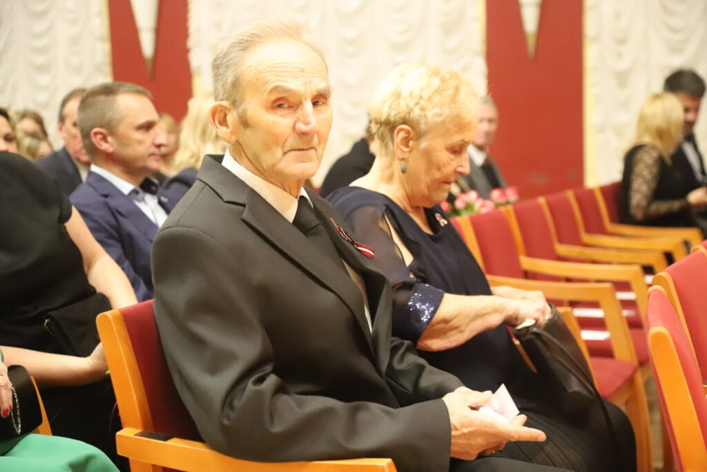 Par mūža ieguldījumu sportā Goda diplomu saņēma Jānis Ančs. Viņu uz pasākumu pavadīja dzīvesbiedre Aira.
Autors: Foto: Gatis Bogdanovs