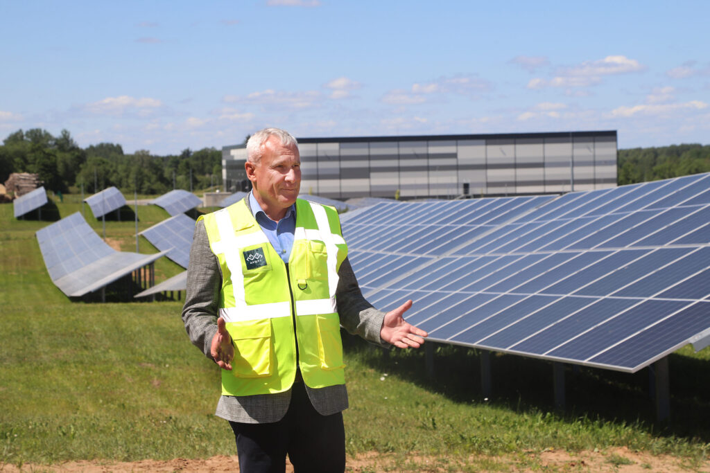 "Gada projekts". Jūnijā SIA “Avoti” Lizuma pagastā atklāja grandiozu saules enerģijas parku, kas domāts uzņēmuma pašpatēriņam.
Autors: Foto: no "Dzirksteles" arhīva