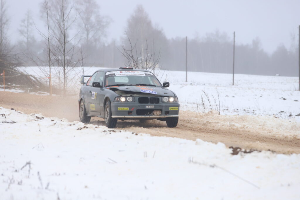 Dāvis Birže un Bruno Bēka ceturto ātrumposmu veica ar nedaudz “paburzītu” auto. 
Autors: Foto: Gatis Bogdanovs
