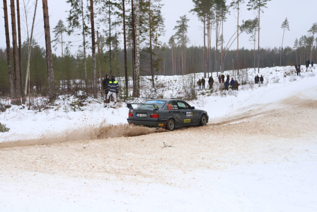 Dāvis Birže un Bruno Bēka ceturto ātrumposmu veica ar nedaudz “paburzītu” auto. 
Autors: Foto: Gatis Bogdanovs