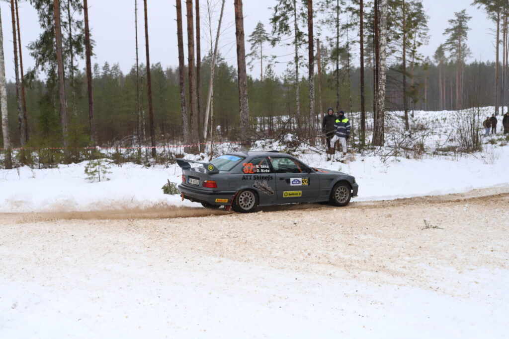 Dāvis Birže un Bruno Bēka ceturto ātrumposmu veica ar nedaudz “paburzītu” auto. 
Autors: Foto: Gatis Bogdanovs
