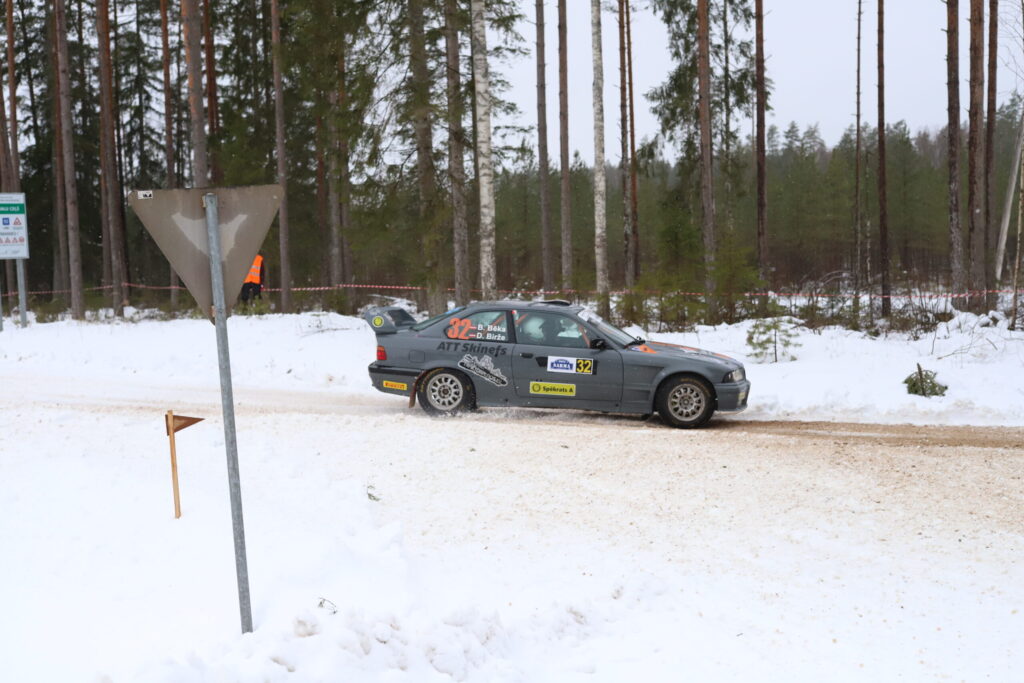 Dāvis Birže un Bruno Bēka ceturto ātrumposmu veica ar nedaudz “paburzītu” auto. 
Autors: Foto: Gatis Bogdanovs