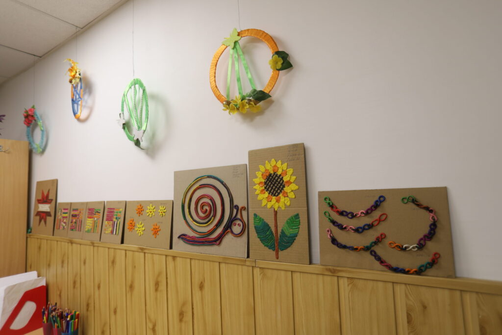 Ziemassvētku noskaņa – tā Litenes pansionātā ir uz katra soļa. Visur noformējumā ir redzami klientu radošie darbi, kas tapuši pasniedzēju vadībā.
Autors: Foto: Gatis Bogdanovs