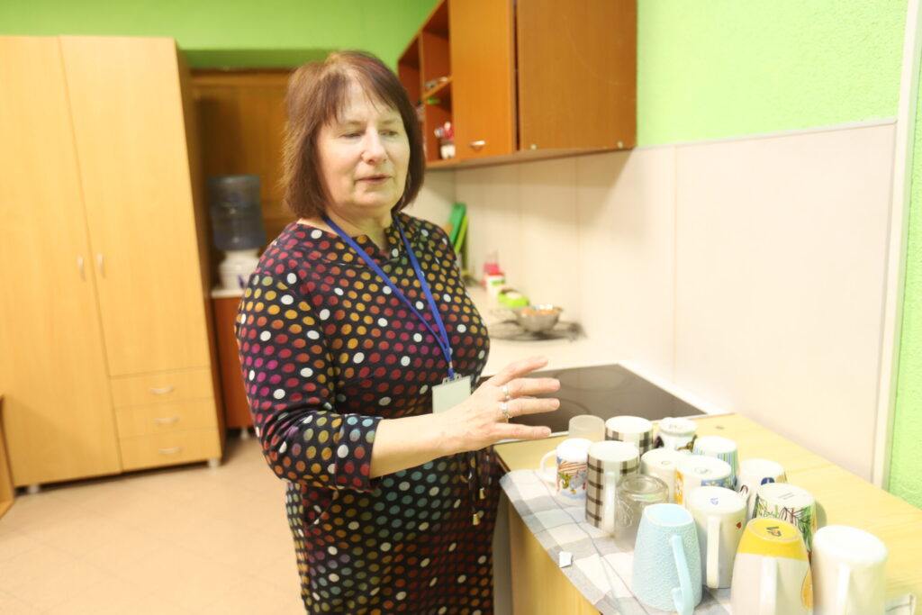 Mācību virtuve. Tas ir Litenes pansionāta jaunieguvums. Vieta mācībām, praktiskām nodarbībām, atpūtai, vieta, kur patērzēt pie tējas vai kafijas tases iemītniekiem un kur uzaicināt piesēst ciemiņus.
Autors: Foto: Gatis Bogdanovs