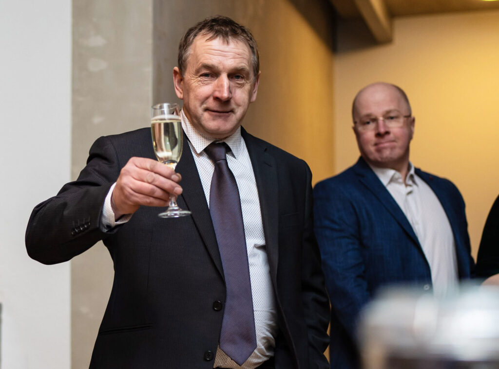 AUTORALLIJA “ALŪKSNE” organizatori Gatis Cimdiņš (priekšplānā) un Juris Osis jau šīs nedēļas nogalē gaida visus rallija entuziastus Alūksnes sniegotajās trasēs.
Autors: Foto: Raimonds Volonts