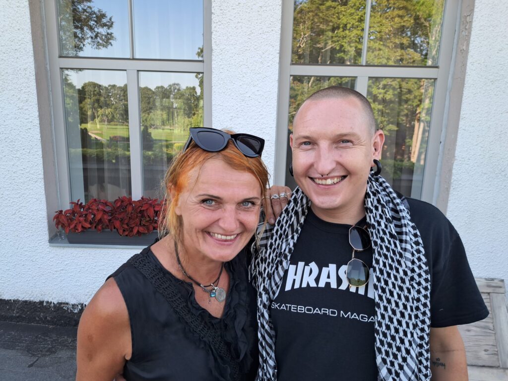 Mākslinieki Kristiāns Brekte un Ilze Smildziņa – draugi un domubiedri.  