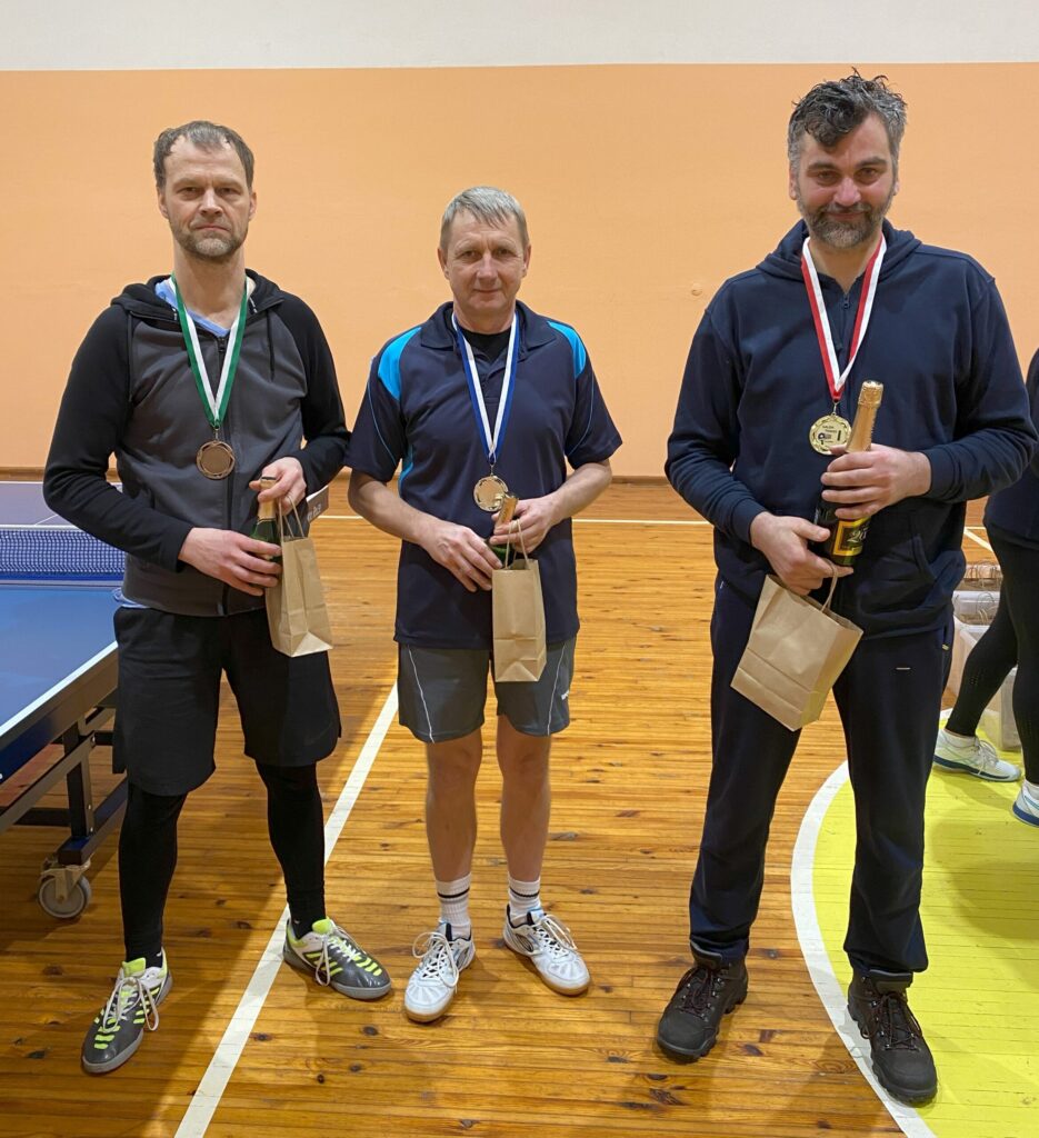 No kreisās: Aigijs Zīvers - 3.vieta; Aigars Žvīgurs – 2.vieta; Andris Gargurnis – 1.vieta.
Autors: Foto: no privātā arhīva