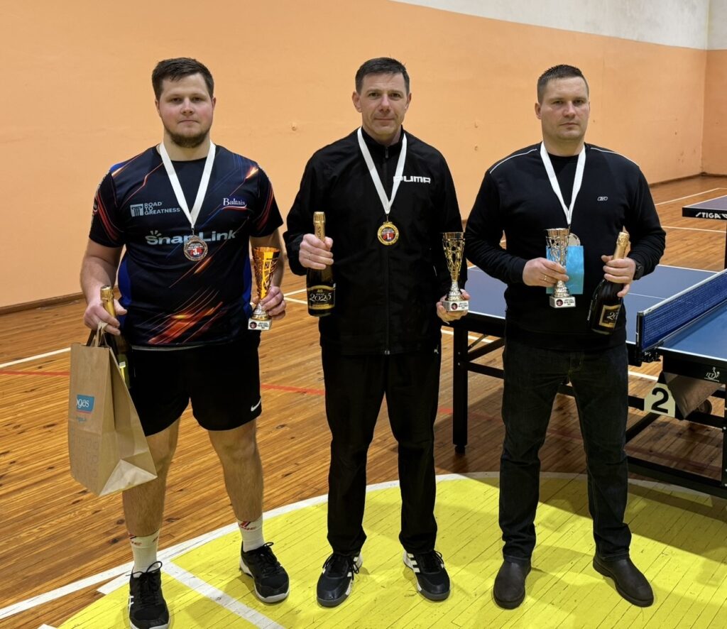 Kopvērtējumā par Gulbenes novada atklātā čempionāta uzvarētāju kļuva galda tenisists no Rēzeknes – Sergejs Nazarovs, kurš Latvijas reitingā ieņem 64. vietu. Otro vietu ieguva Mārtiņš Ribakovs no Gulbenes novada, trešo vietu – Rainers Ramanis no Madonas.
Autors: FOTO: NO PERSONISKĀ ARHĪVA