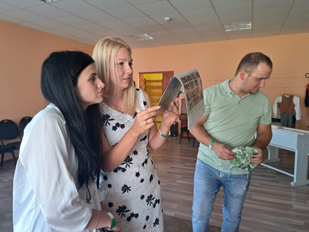 Vai mēs te esam? Jautā absolventes Ginta Mamedova un Laura Vanaga.
Autors: Foto: Ginta Alberte