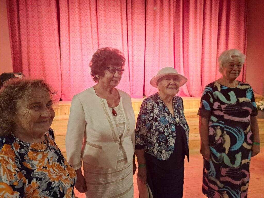 No kreisās: Austra Karole, Laima Gavare, Ināra Muižniece un Inta Mūrniece.
Autors: Foto: Ginta Alberte