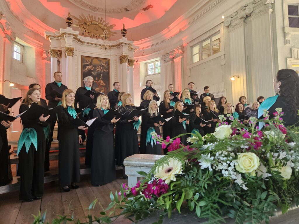 Gulbenes novada kultūras centra koris “Harmonija”.
Autors: Foto: Laura Felša (“Alūksnes un Malienas Ziņas”)