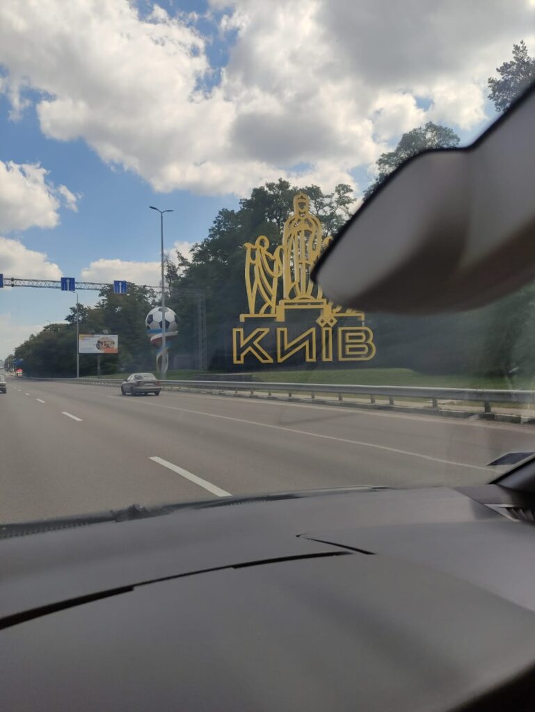 Dievs Ilgvaru Matīsu cauri Ukrainai trīs diennaktīs izveda cauri tā, ka ne reizi reālu trauksmes situāciju kara dēļ viņš nepiedzīvoja. Kijivā trauksme bijusi, kad I.Matīss no tās jau bija izbraucis.
Autors: Foto: no privātā arhīva