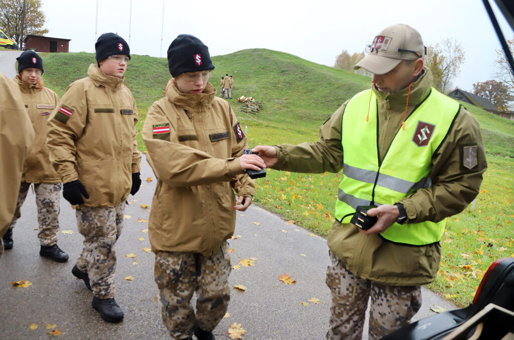 Noteikta skaita munīciju jaunsargi drīkstēja saņemt, tikai dodoties uz ugunslīniju.
Autors: Foto: Gatis Bogdanovs
