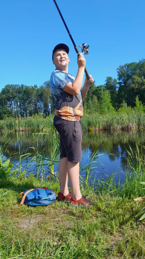 Rolands Didaitis agri cēlās, lai piedalītos makšķerēšanas sacensībās Kalnienā. Kā pats atzīst, tad kopumā viņam esot gājis jautri. 
Autors: Foto: no personiskā arhīva