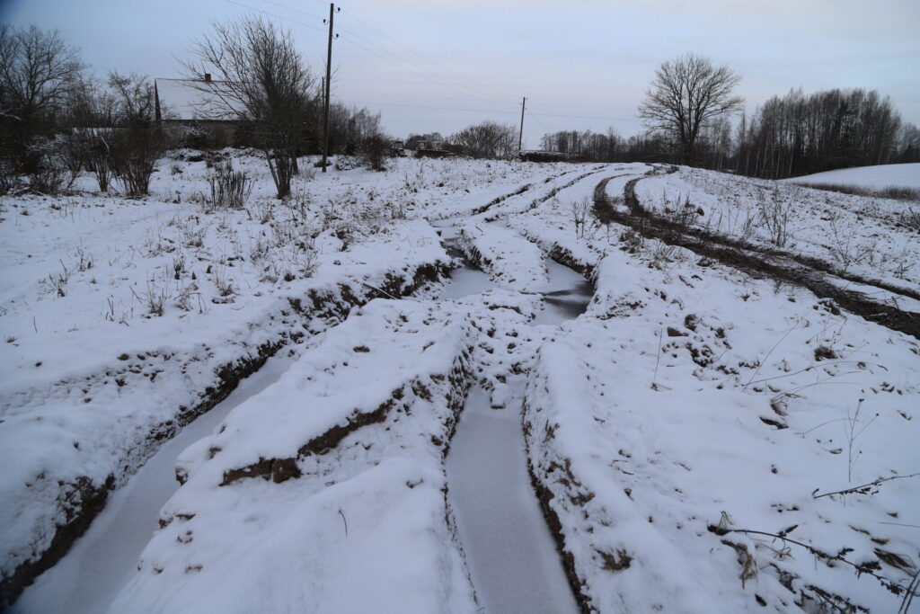 ĪSTS IZAICINĀJUMS, nevis ceļš. Tas jāpārvar katru otro dienu ar piena kannām. 
Autors: Foto: Gatis Bogdanovs