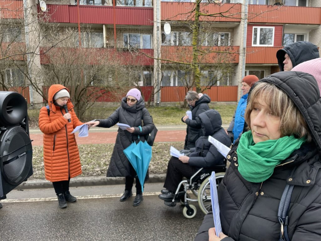 Tradicionāli Lielajā piektdienā Gulbenē no luterāņu baznīcas uz katoļu baznīcu notika ekumeniskais krustaceļš, pēc kura sekoja ciešanu liturģija.
Autors: Foto: Diāna Odumiņa