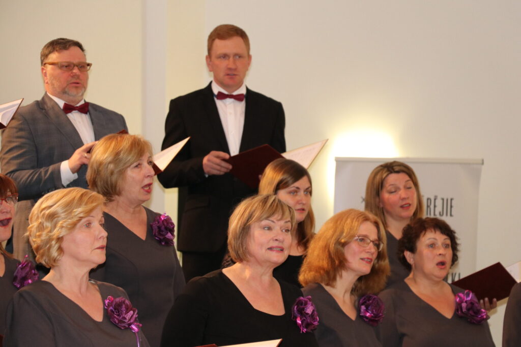 Lejasciema koris  “Kaprīze” gandarīts par iegūto 1.pakāpi skatē.
Autors: Foto: Dace Plaude