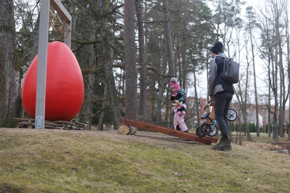 Lieldienu pasākumā Spārītes parkā šogad apmeklētāju netrūka un katrs varēja atrast nodarbi atbilstoši savām spējām un vēlmēm.
Autors: Foto: Gatis Bogdanovs