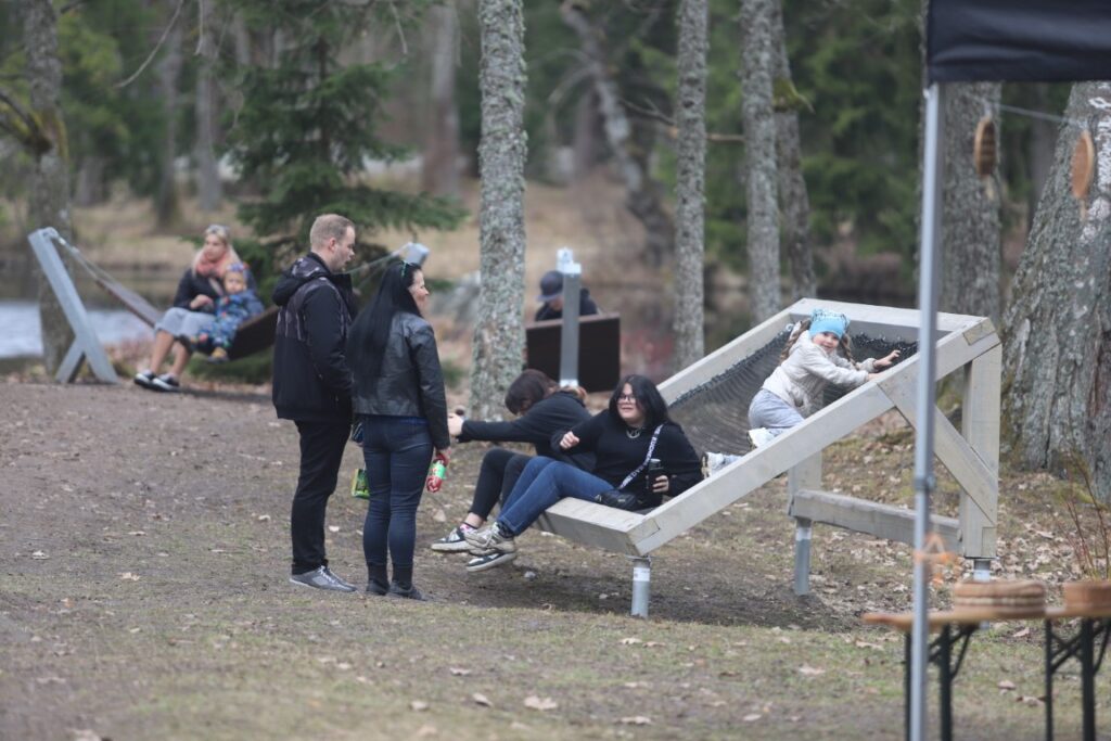 Lieldienu pasākumā Spārītes parkā šogad apmeklētāju netrūka un katrs varēja atrast nodarbi atbilstoši savām spējām un vēlmēm.
Autors: Foto: Gatis Bogdanovs