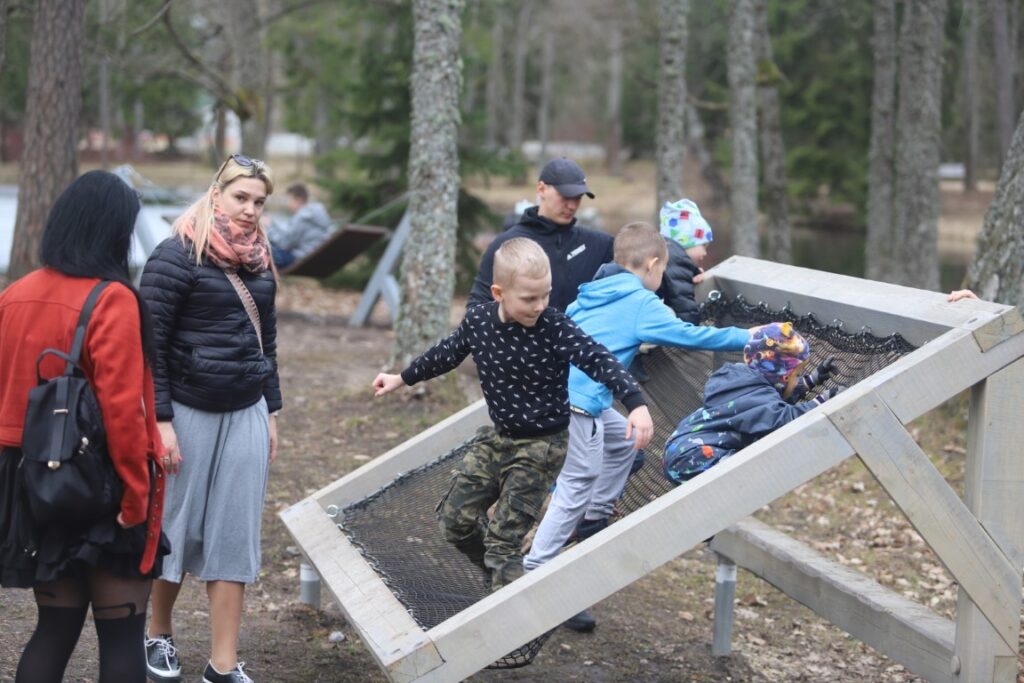 Lieldienu pasākumā Spārītes parkā šogad apmeklētāju netrūka un katrs varēja atrast nodarbi atbilstoši savām spējām un vēlmēm.
Autors: Foto: Gatis Bogdanovs
