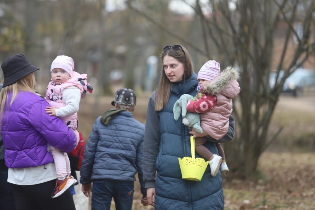 Lieldienu pasākumā Spārītes parkā šogad apmeklētāju netrūka un katrs varēja atrast nodarbi atbilstoši savām spējām un vēlmēm.
Autors: Foto: Gatis Bogdanovs