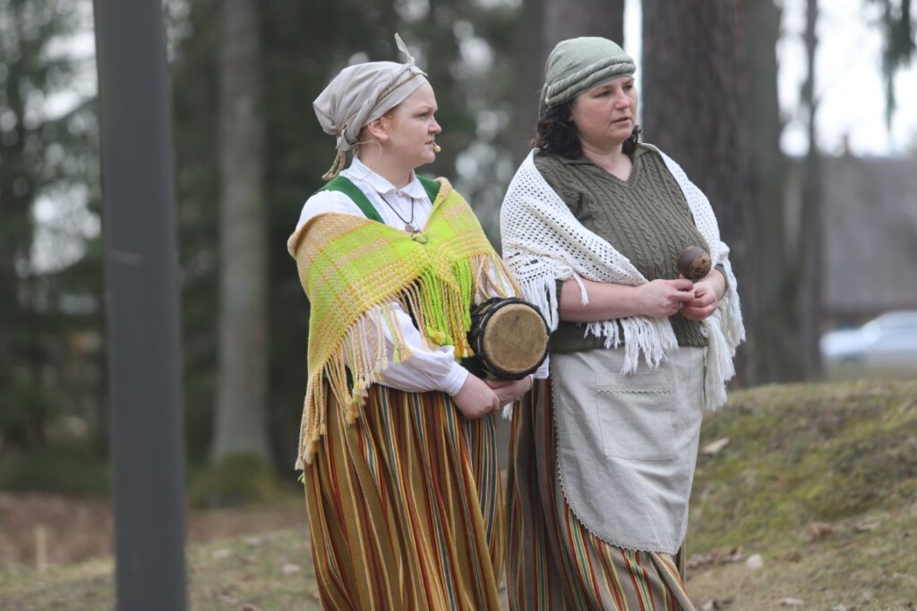 Lieldienu pasākumā Spārītes parkā šogad apmeklētāju netrūka un katrs varēja atrast nodarbi atbilstoši savām spējām un vēlmēm.
Autors: Foto: Gatis Bogdanovs
