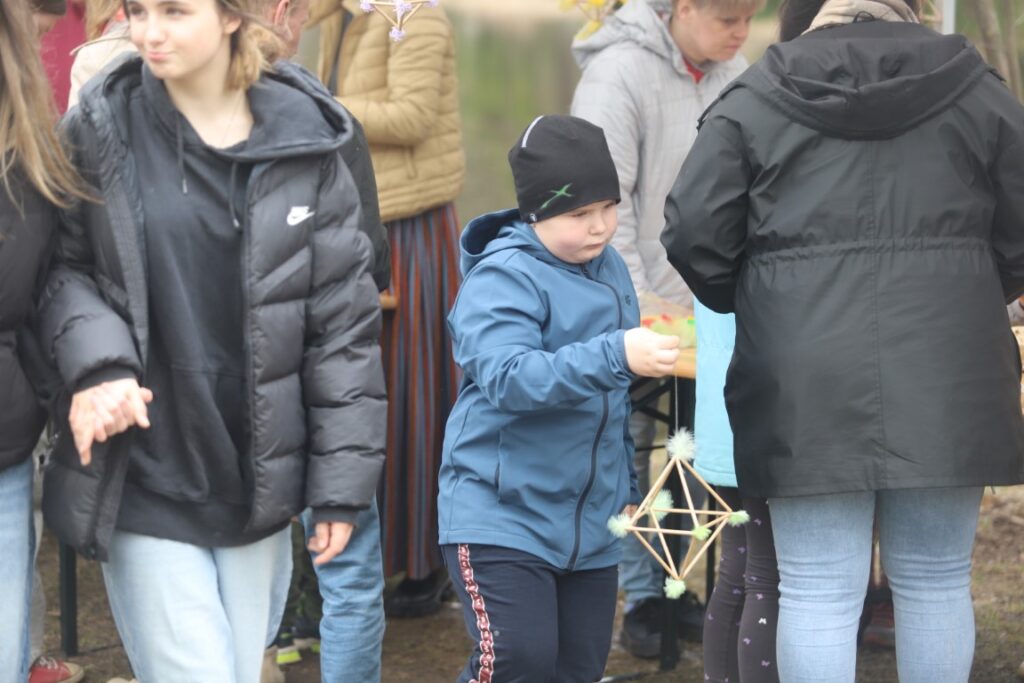 Lieldienu pasākumā Spārītes parkā šogad apmeklētāju netrūka un katrs varēja atrast nodarbi atbilstoši savām spējām un vēlmēm.
Autors: Foto: Gatis Bogdanovs