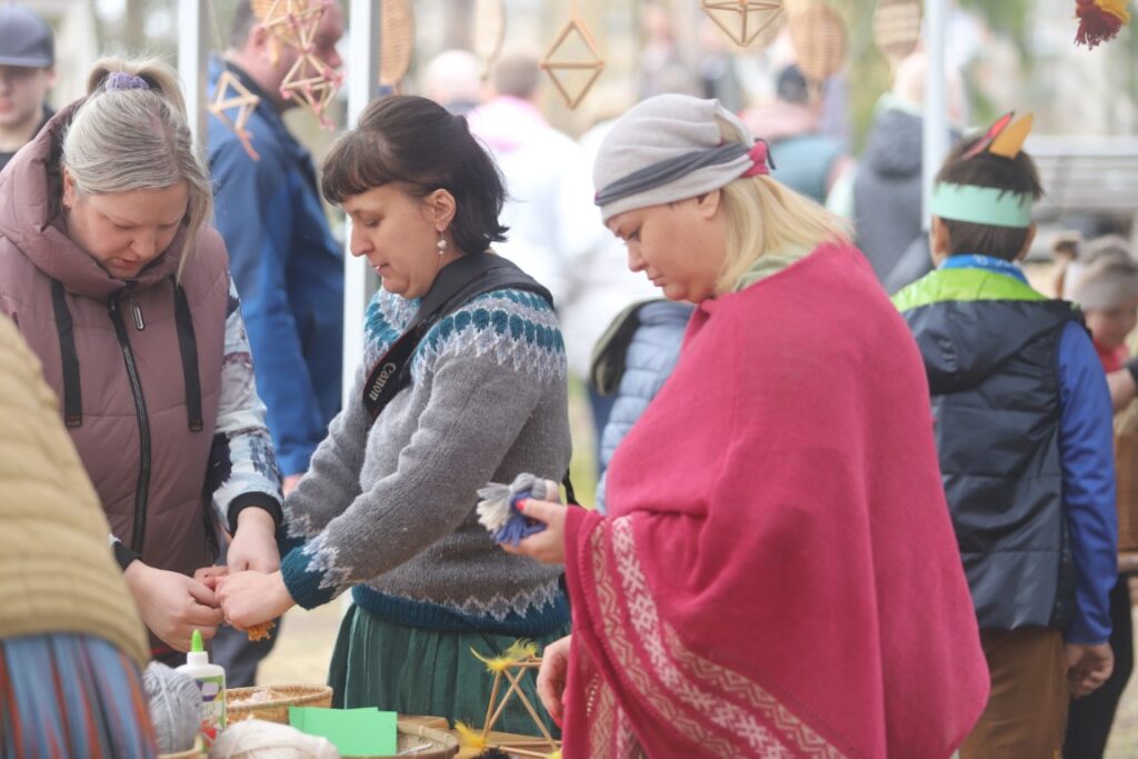 Lieldienu pasākumā Spārītes parkā šogad apmeklētāju netrūka un katrs varēja atrast nodarbi atbilstoši savām spējām un vēlmēm.
Autors: Foto: Gatis Bogdanovs