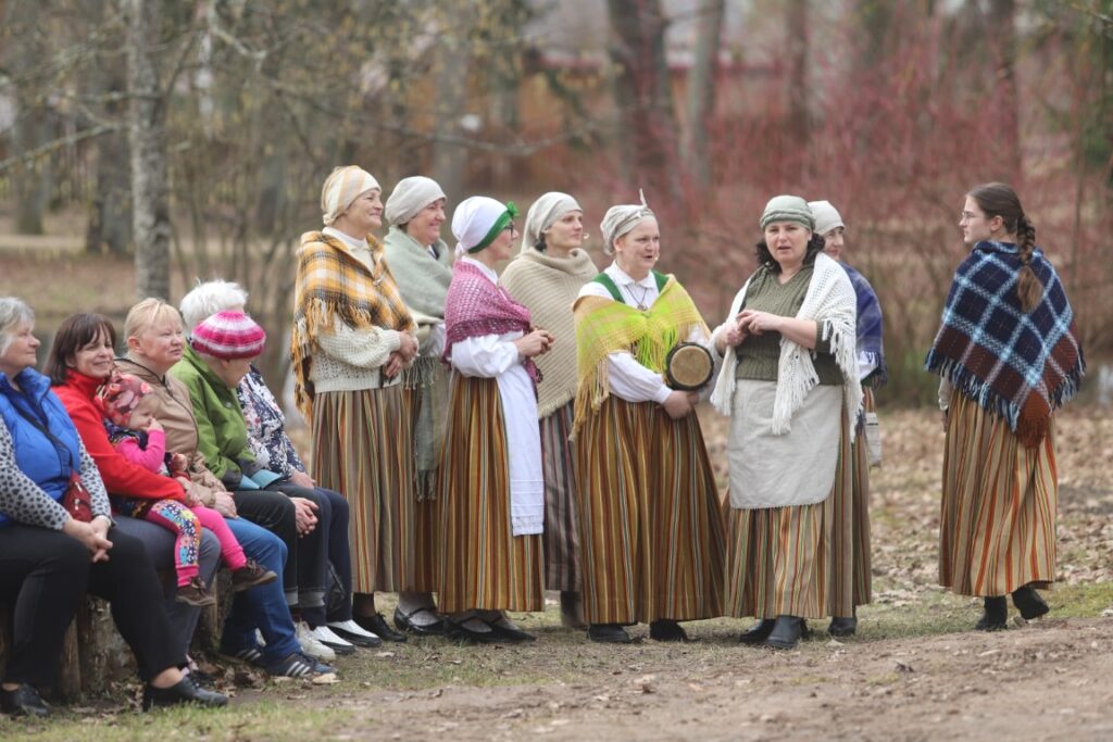 Lieldienu pasākumā Spārītes parkā šogad apmeklētāju netrūka un katrs varēja atrast nodarbi atbilstoši savām spējām un vēlmēm.
Autors: Foto: Gatis Bogdanovs