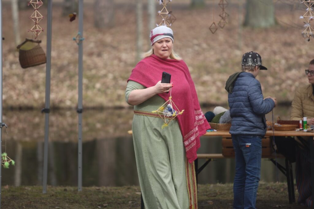 Lieldienu pasākumā Spārītes parkā šogad apmeklētāju netrūka un katrs varēja atrast nodarbi atbilstoši savām spējām un vēlmēm.
Autors: Foto: Gatis Bogdanovs