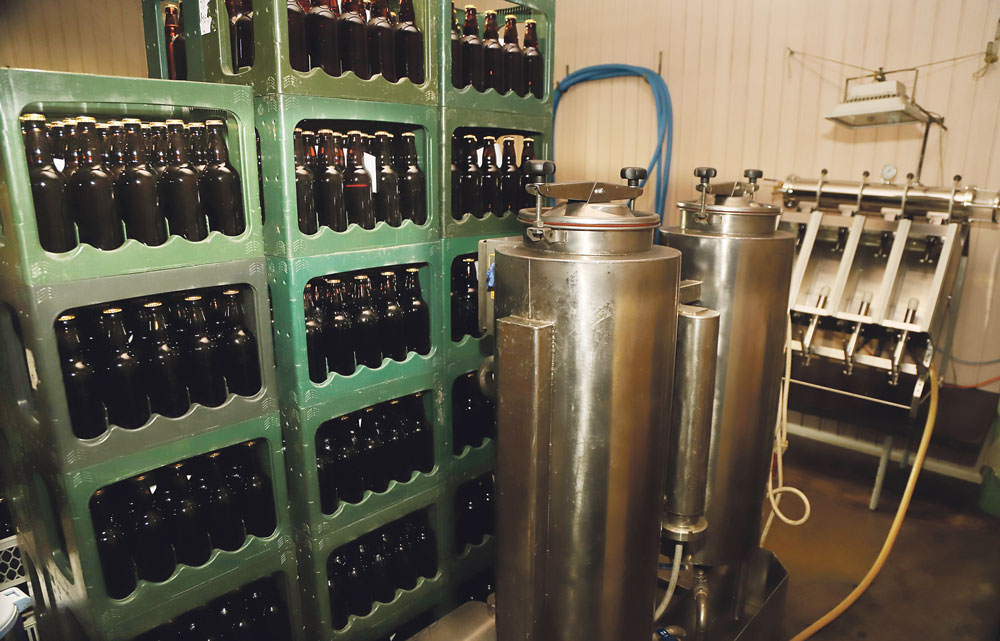 Piepildītās alus pudeles jau ir ceļā pie patērētājiem.
Autors: Foto: Gatis Bogdanovs