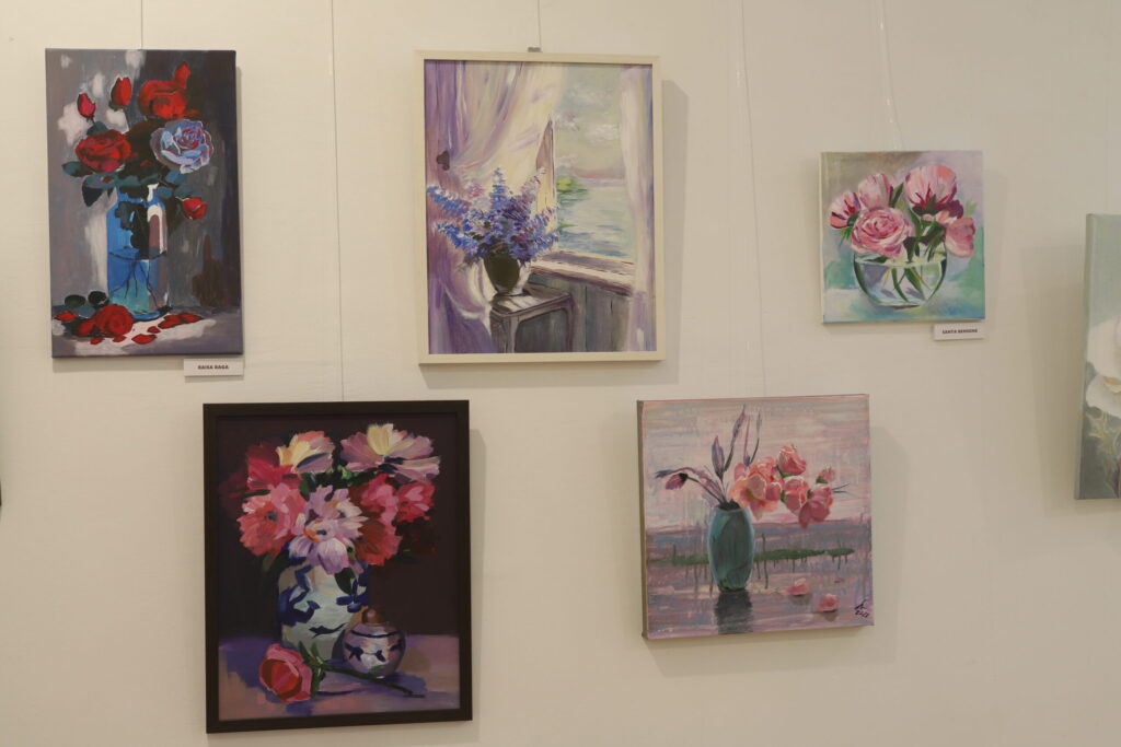 LĪDZ 5.JŪNIJAM Gulbenes novada vēstures un mākslas muzejā var aplūkot biedrības “Radošā apvienība “Piektā Māja”” sadarbībā ar Rankas mākslas studiju “Molberts” tapušo novada amatiermākslinieku darbu izstādi “Diena mākslai”.
Autors: Foto: Gatis Bogdanovs