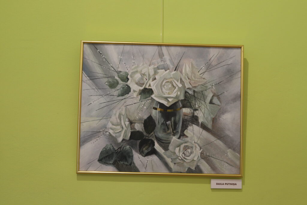 LĪDZ 5.JŪNIJAM Gulbenes novada vēstures un mākslas muzejā var aplūkot biedrības “Radošā apvienība “Piektā Māja”” sadarbībā ar Rankas mākslas studiju “Molberts” tapušo novada amatiermākslinieku darbu izstādi “Diena mākslai”.
Autors: Foto: Gatis Bogdanovs