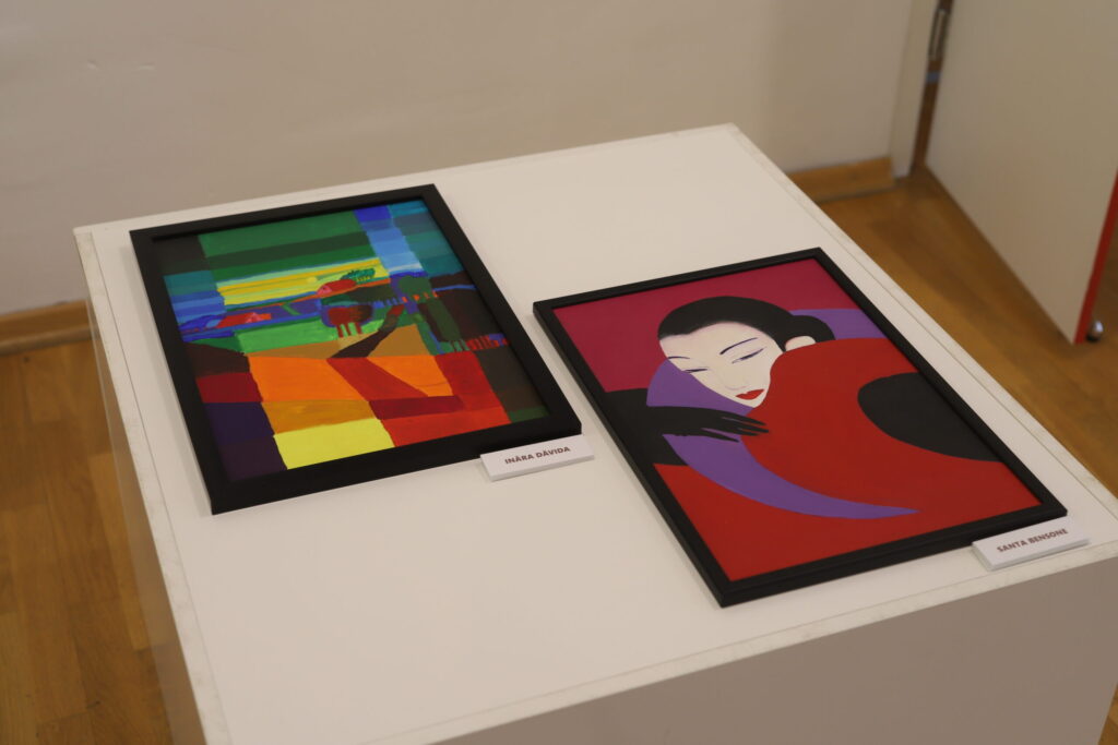 LĪDZ 5.JŪNIJAM Gulbenes novada vēstures un mākslas muzejā var aplūkot biedrības “Radošā apvienība “Piektā Māja”” sadarbībā ar Rankas mākslas studiju “Molberts” tapušo novada amatiermākslinieku darbu izstādi “Diena mākslai”.
Autors: Foto: Gatis Bogdanovs