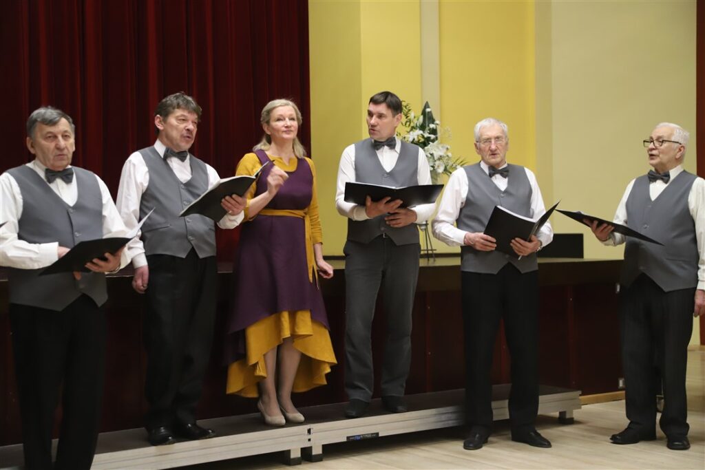 Gulbenes kultūras centra vīru senioru vokālais ansamblis “Namejs”