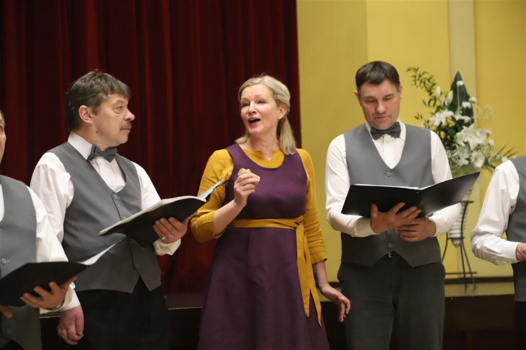 Gulbenes kultūras centra vīru senioru vokālais ansamblis “Namejs”