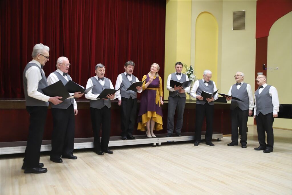 Gulbenes kultūras centra vīru senioru vokālais ansamblis “Namejs”