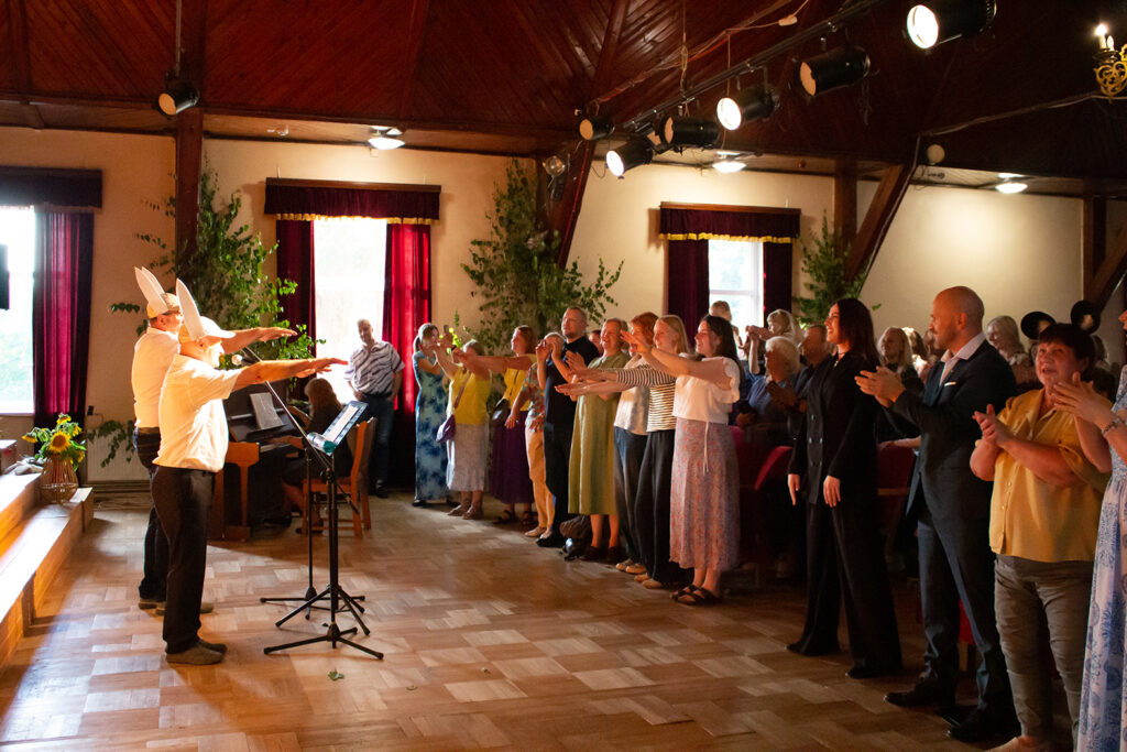 ATCEROTIES izrādi “Pauks un Šmauks”, publikai gan smaids, gan aizkustinājuma asaras.
Autors: FOTO: NO TIRZAS KULTŪRAS NAMA ARHĪVA