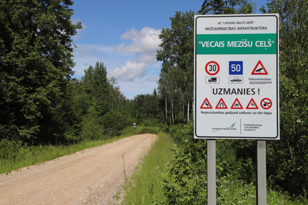 Vecais Mezīšu ceļš Stradu pagastā vēl ir krietni zem ūdens, tomēr tas tek jau atpakaļ upes virzienā. 
Autors: Gatis Bogdanovs