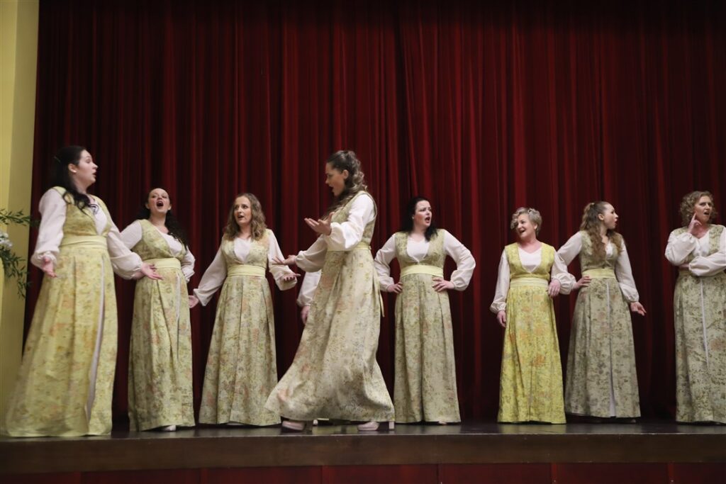 Stradu pagasta sieviešu vokālais ansamblis “Pieskāriens”