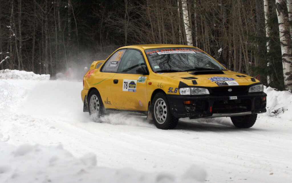AIZMIRSTS VAI VIENKĀRŠI GARĀM PALAISTS FAKTS. 2010. gadā Didzis Putniņš leģendu lasīja lejasciemietim Marekam Švarcam-Švampānam, kurš vēlāk kopā ar Armandu Lūkinu bieži vien kāpa uz goda pjedestāla.
Autors: Foto: no "Dzirksteles" arhīva