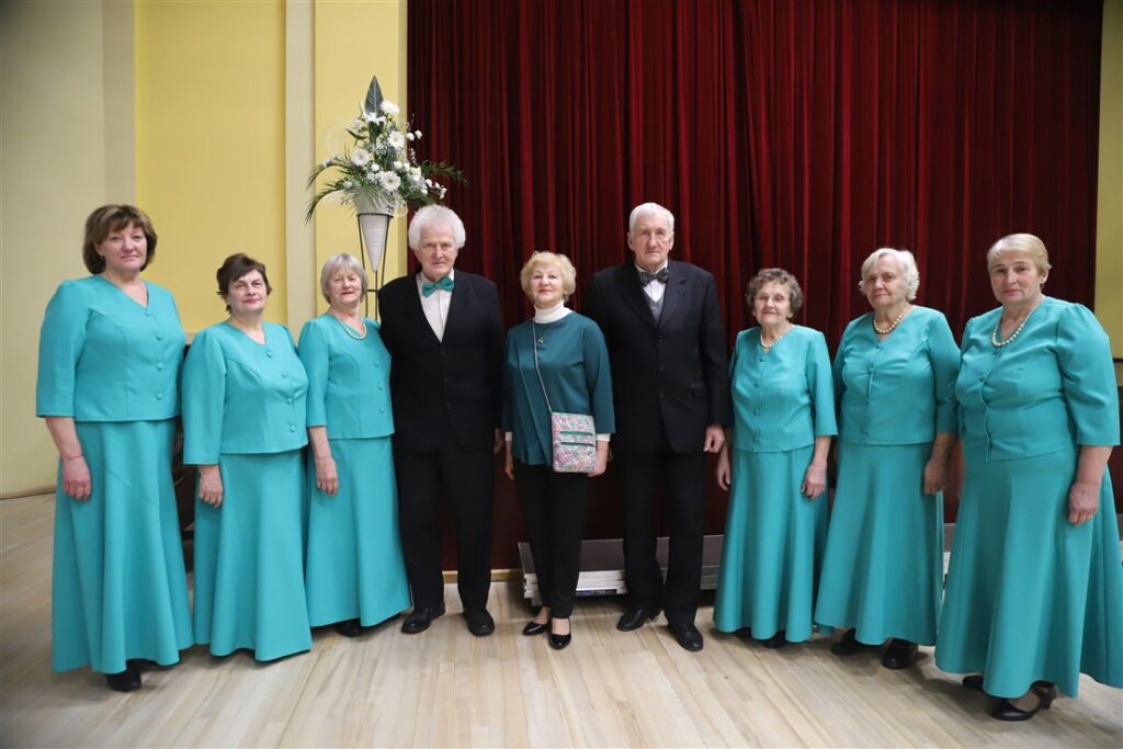 Gulbenes kultūras centra senioru sieviešu vokālais ansamblis “Dzīvotprieks”