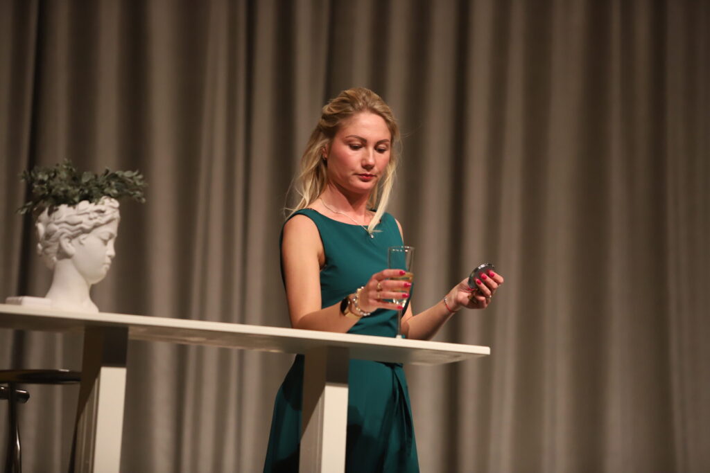 Baibas Jukņēvičas izrāde "Par diviem zaķiem un pelēm uz galda”, ko rādīja Stradu pagasta amatierteātris "Viesistaba" (režisore Tatjana Ābeltiņa), ieguva I pakāpi (40 punkti).
Autors: Foto: Gatis Bogdanovs