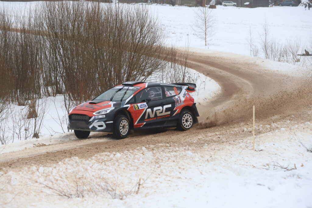 Mareks Švarcs-Švampāns un Armands Lūkins, kuri šoreiz startēja ar īrētu “Ford Fiesta NRC” rallija automobili. 
Autors: Foto: Gatis Bogdanovs