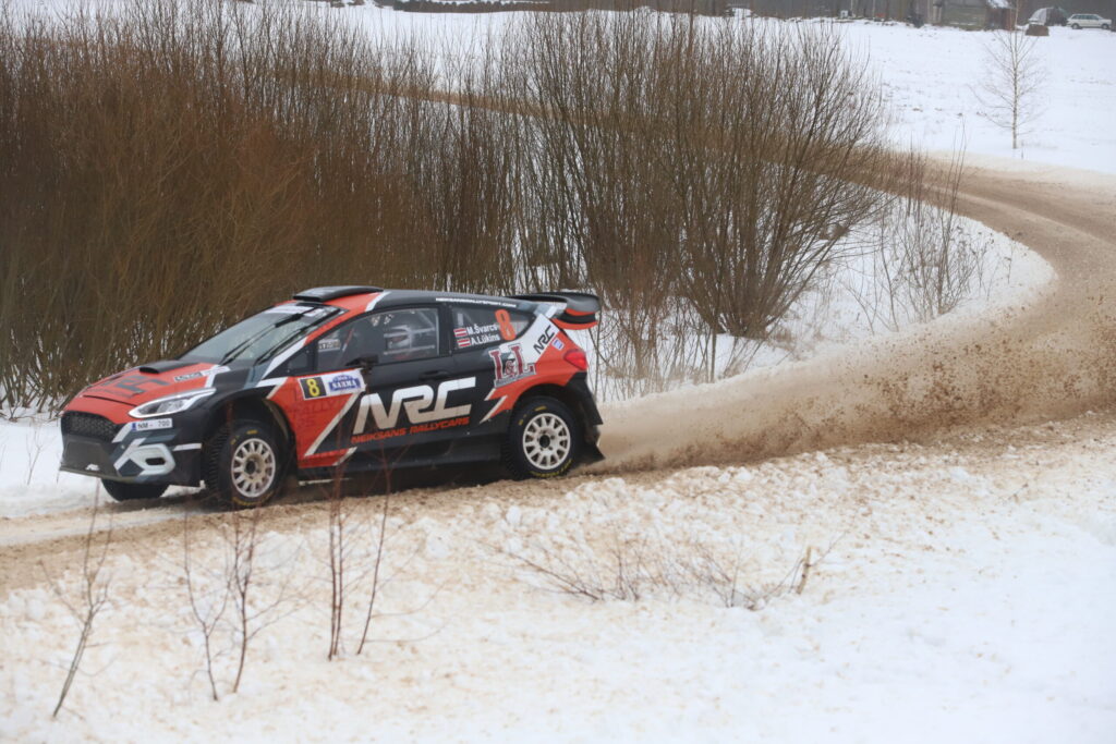Mareks Švarcs-Švampāns un Armands Lūkins, kuri šoreiz startēja ar īrētu “Ford Fiesta NRC” rallija automobili. 
Autors: Foto: Gatis Bogdanovs