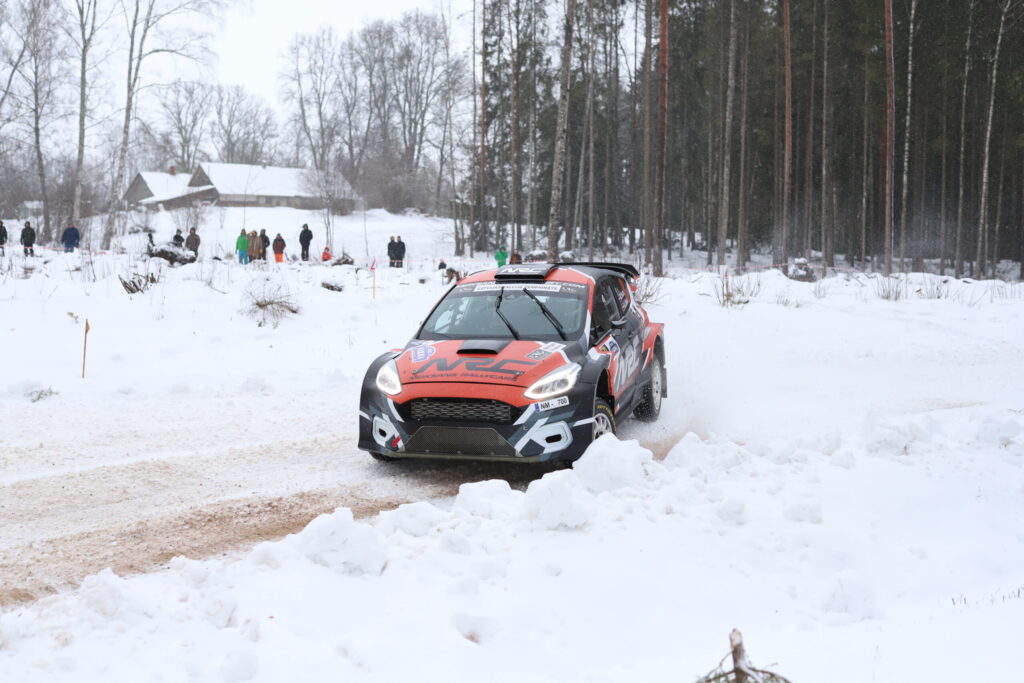 Mareks Švarcs-Švampāns un Armands Lūkins, kuri šoreiz startēja ar īrētu “Ford Fiesta NRC” rallija automobili. 
Autors: Foto: Gatis Bogdanovs