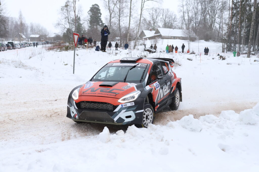 Mareks Švarcs-Švampāns un Armands Lūkins, kuri šoreiz startēja ar īrētu “Ford Fiesta NRC” rallija automobili. 
Autors: Foto: Gatis Bogdanovs