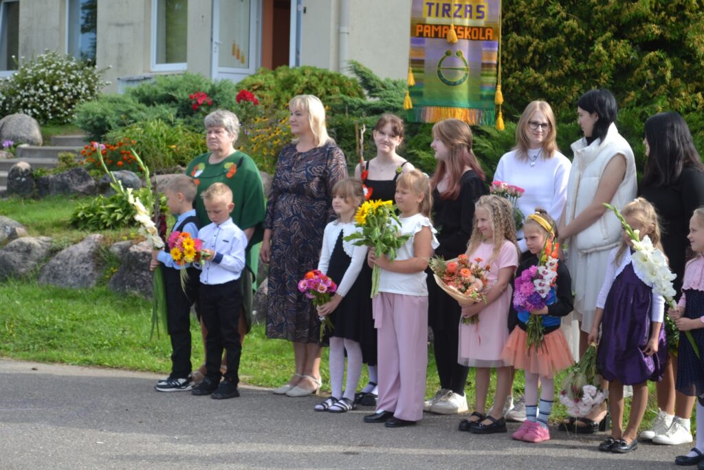 TIRZAS PAMATSKOLA
Autors: FOTO: TIRZAS PAMATSKOLA